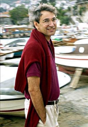 Pamuk: El reto de escribir consiste en hacer reales a tus enemigos